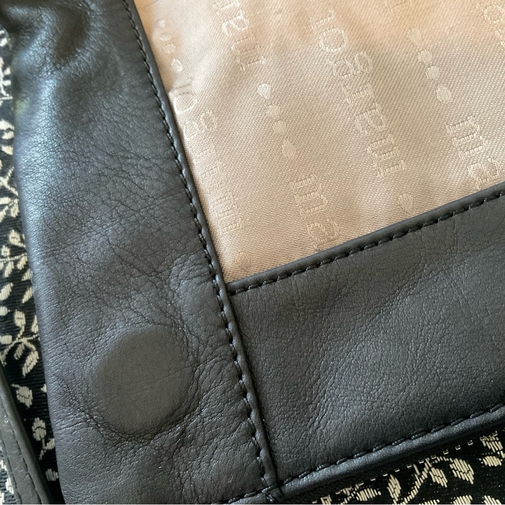 MARGOT PEBBLED LEATHER FOLD OVER BAG MULTIPLE ZIPPERS ADJUST CROSSBODY STRAP - Picture 2 of 12